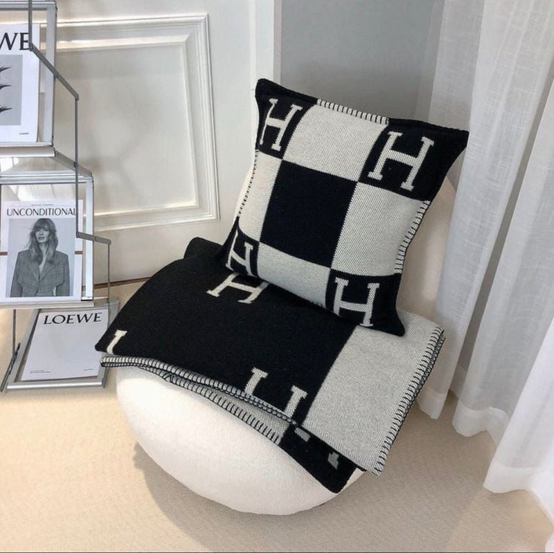 PILLOWS & BLANKETS